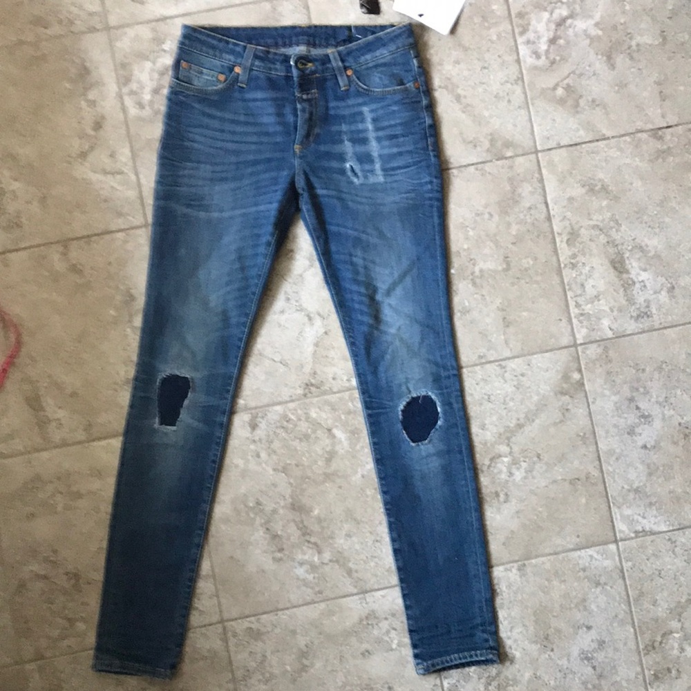 CLOSED distressed skinnies with patchwork sz 24/25
